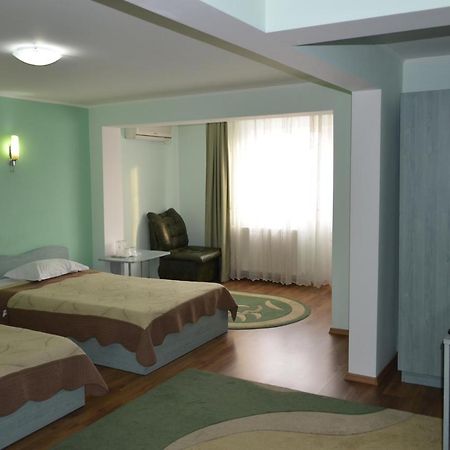 Hôtel Casa Alba à Râmnicu Vâlcea Extérieur photo