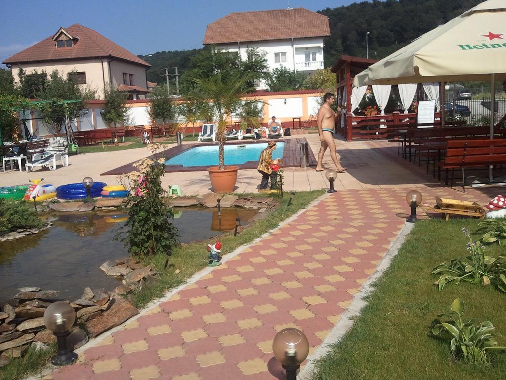 Hôtel Casa Alba à Râmnicu Vâlcea Extérieur photo