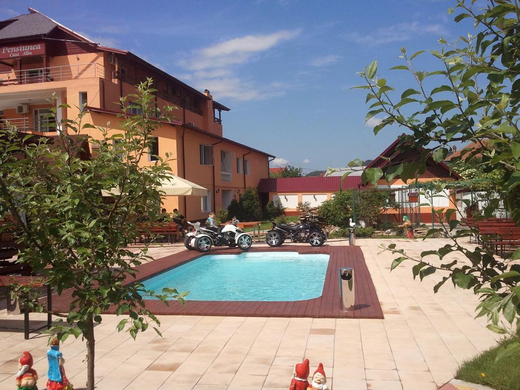 Hôtel Casa Alba à Râmnicu Vâlcea Extérieur photo