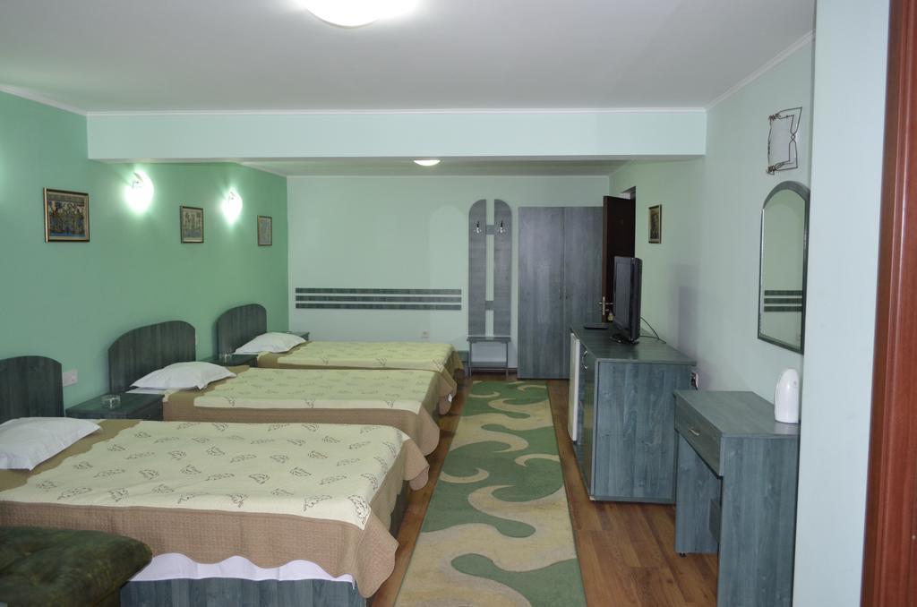 Hôtel Casa Alba à Râmnicu Vâlcea Extérieur photo