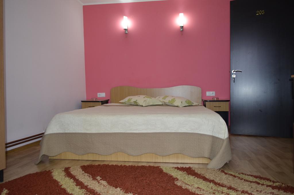 Hôtel Casa Alba à Râmnicu Vâlcea Extérieur photo