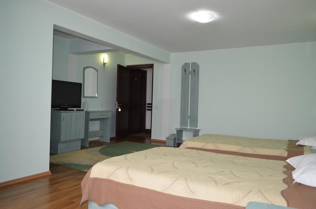 Hôtel Casa Alba à Râmnicu Vâlcea Extérieur photo