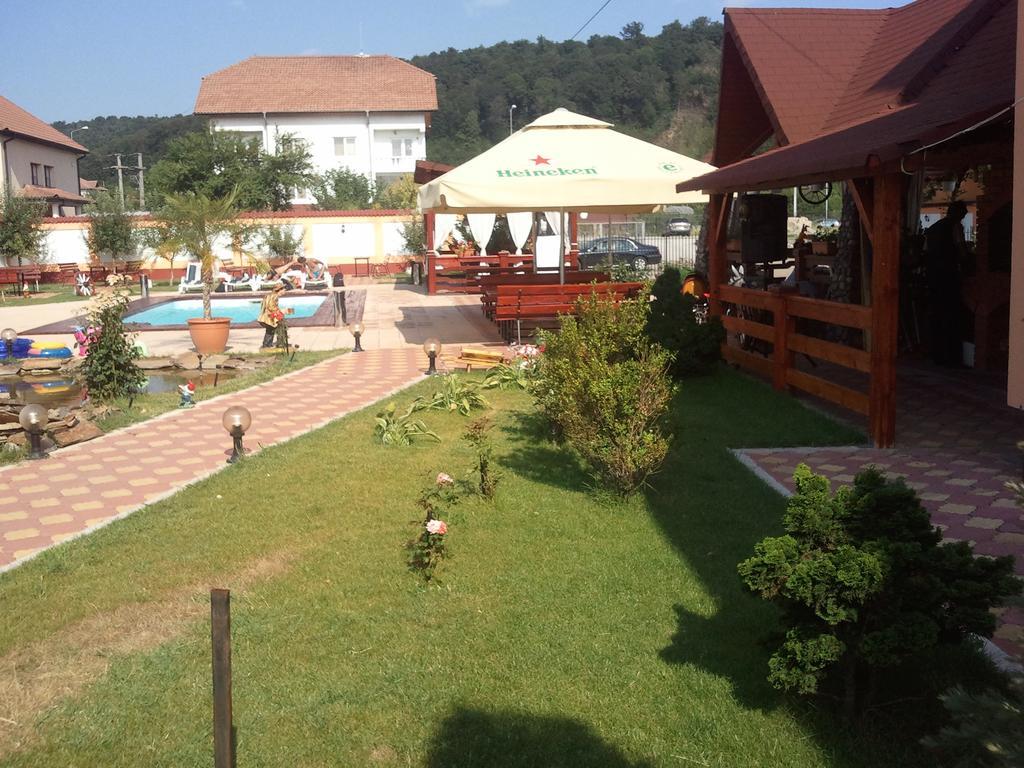 Hôtel Casa Alba à Râmnicu Vâlcea Extérieur photo