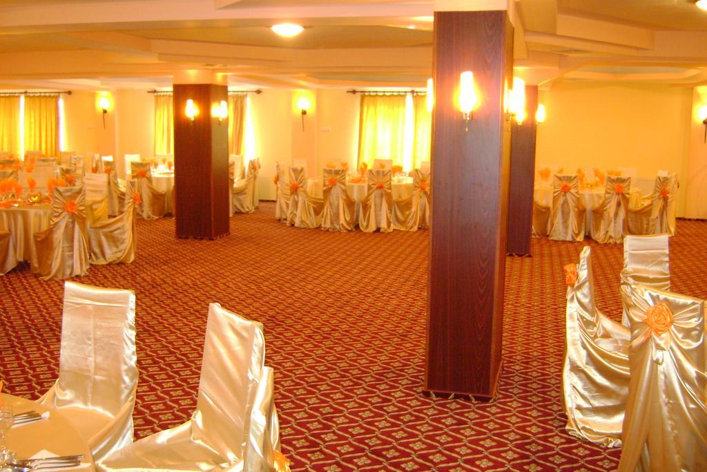 Hôtel Casa Alba à Râmnicu Vâlcea Extérieur photo