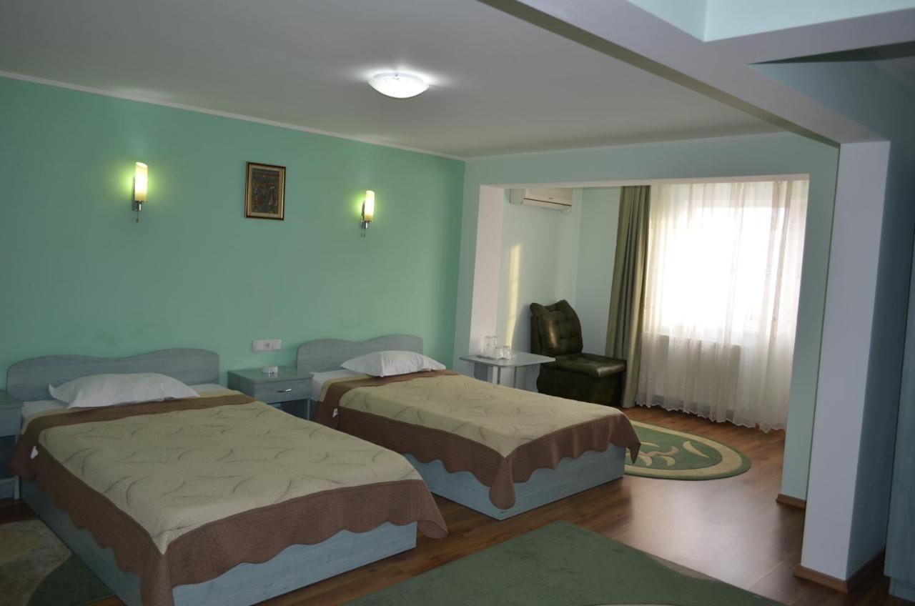 Hôtel Casa Alba à Râmnicu Vâlcea Extérieur photo